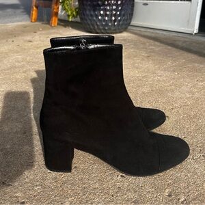 Vero Cuoio & Barneys New York black suede boots.